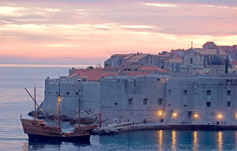 Dubrovnik: Panoramic Sunset Cruise-Karaka Ship (Adult Only) - Small details that can improve your evening