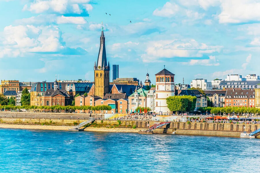 Düsseldorf: City Sightseeing Cruise on the Rhine - Choosing between the upper deck and the indoor seating
