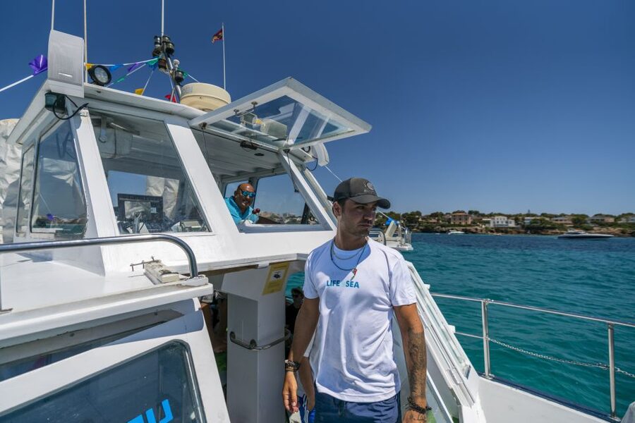 El Arenal, Mallorca: Bay of Palma Boat Tour with Snorkeling - The first 45 minutes along Mallorca’s southern coast