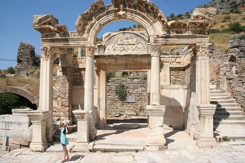 Ephesus: Small Group Tour for Cruise Passengers - Selcuk lunch and the Turkish rug stop