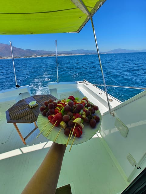Estepona: Dolphins Searching Sea Cruise with Drink & Snacks - What the crew does well