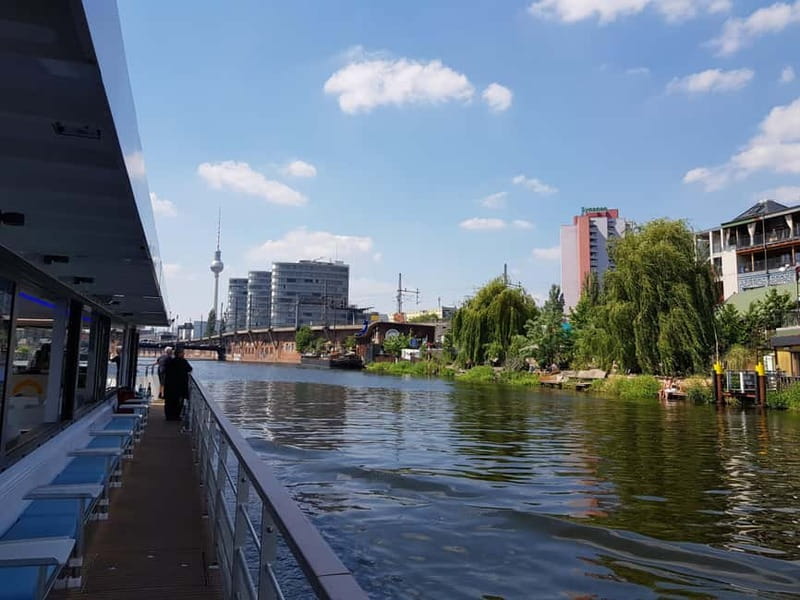 Evening Boat Tour 1.5 hour with our solarcatamaran - A quiet way to see Berlin after dark