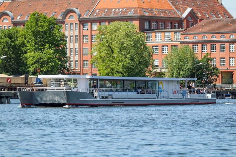 Evening Boat Tour 1.5 hour with our solarcatamaran - Leaving the city behind on the Spree