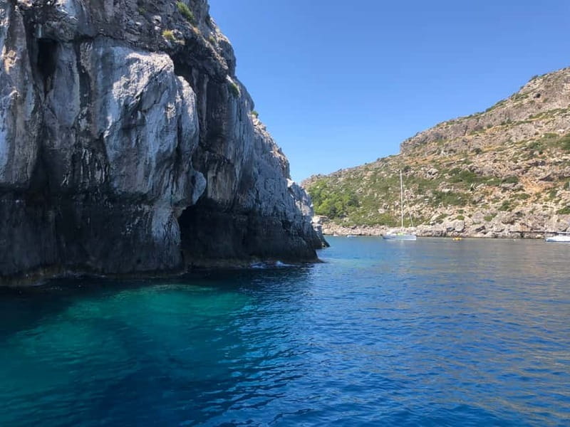 Faliraki: Boat Trip to Anthony Quinn & The Caves with Drinks - Anthony Quinn Bay and the fish-feeding show