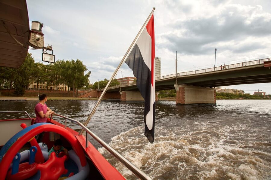 Frankfurt: 1-Hour Panorama Boat Cruise on the river Main - Planning Your Arrival and Departure
