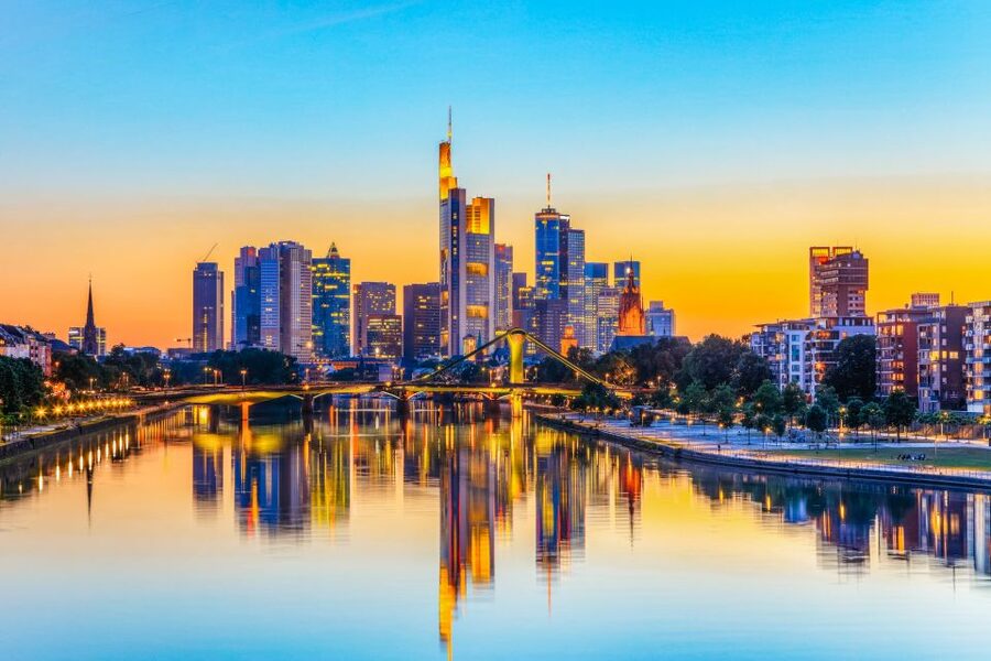 Frankfurt: River Main Sightseeing Cruise with Commentary - The upstream route toward Offenbach