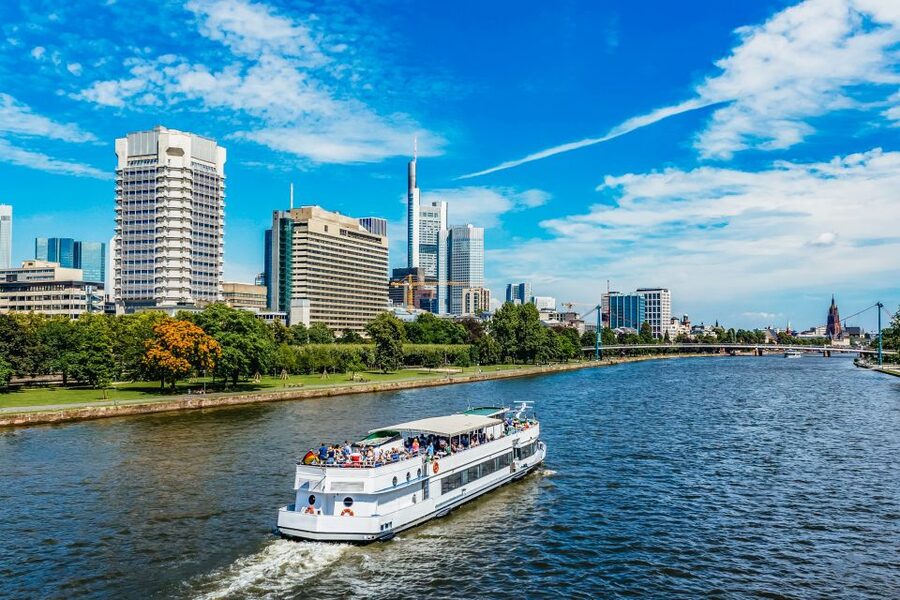 Frankfurt: River Main Sightseeing Cruise with Commentary - The 100-minute cruise is the best-value choice