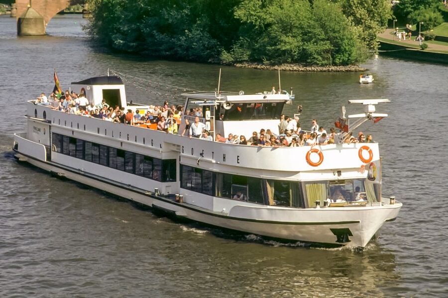 Frankfurt: River Main Sightseeing Cruise with Commentary - What the commentary adds, and where it falls short