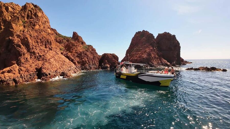 Fréjus : Esterel Calanques Cruise (Comfort Boat) + Swim Stop - The swim stop in a sheltered cove