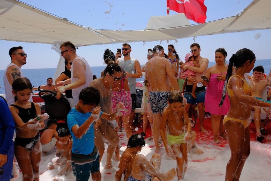 From Alanya: Boat Tour with Unlimited Soft Drinks and Lunch - Pirates, Lovers, and Phosphorus caves