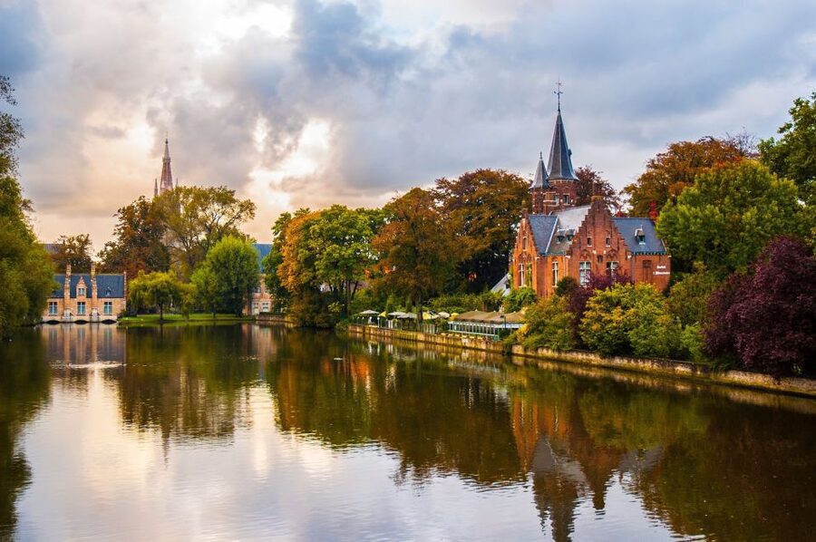 From Amsterdam: Bruges Day Trip in English with Boat Option - Who should book this day trip