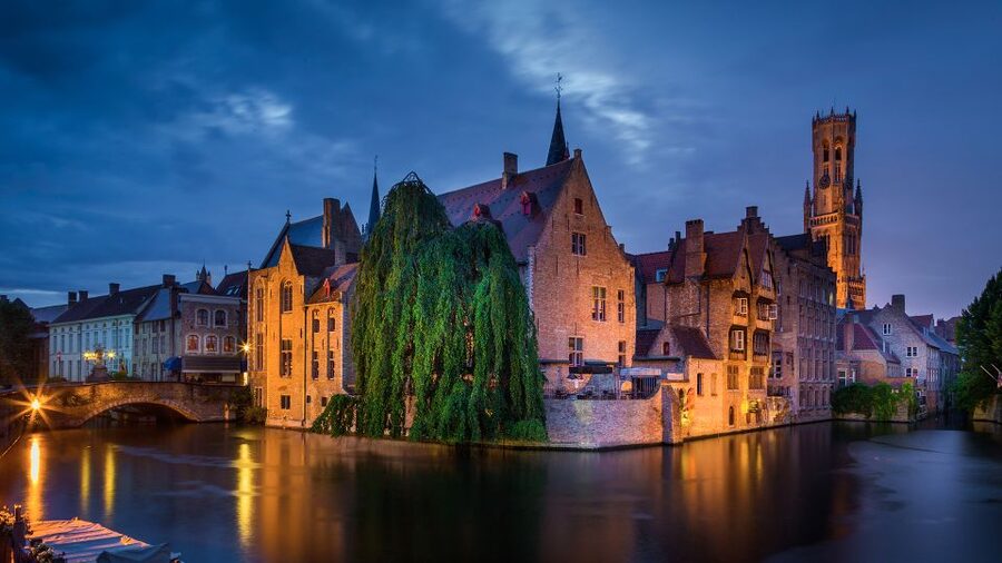 From Amsterdam: Bruges Day Trip in Spanish with Boat Option - Key points to know before booking