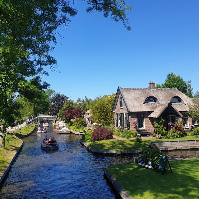 From Amsterdam: Giethoorn Day Trip with Small Electric Boat - When to go and what to bring