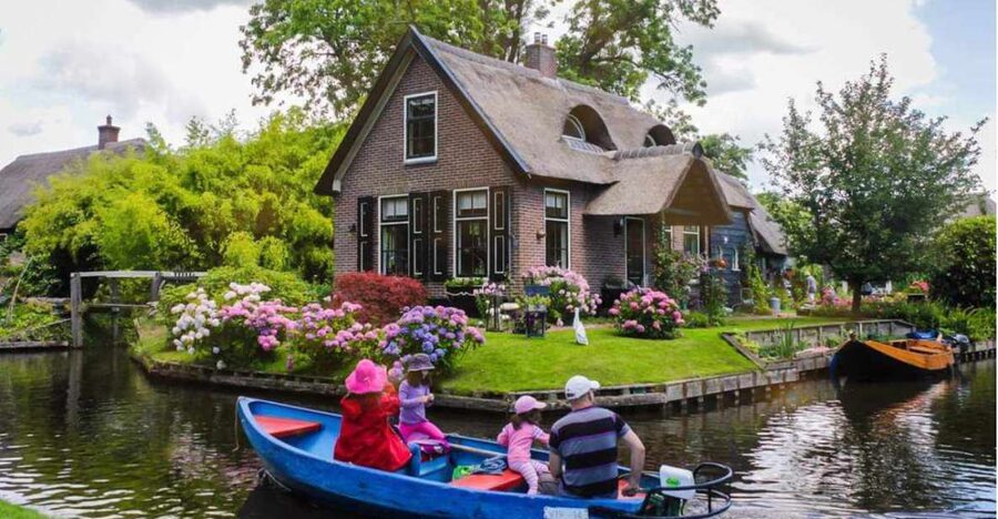 From Amsterdam: Giethoorn Guided Day Trip with Canal Cruise - Key points at a glance