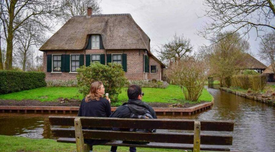 From Amsterdam: Giethoorn Guided Day Trip with Canal Cruise - Free time for lunch and a slower walk