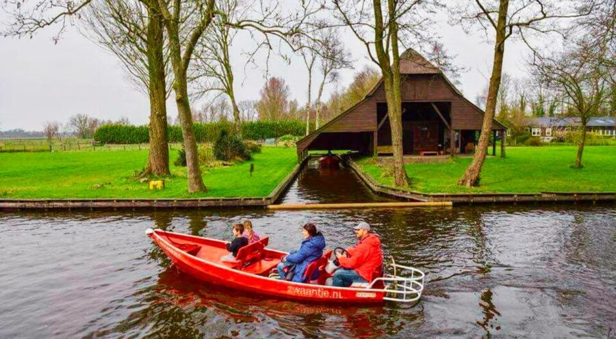 From Amsterdam: Giethoorn Guided Day Trip with Canal Cruise - Who should book this Giethoorn day trip?