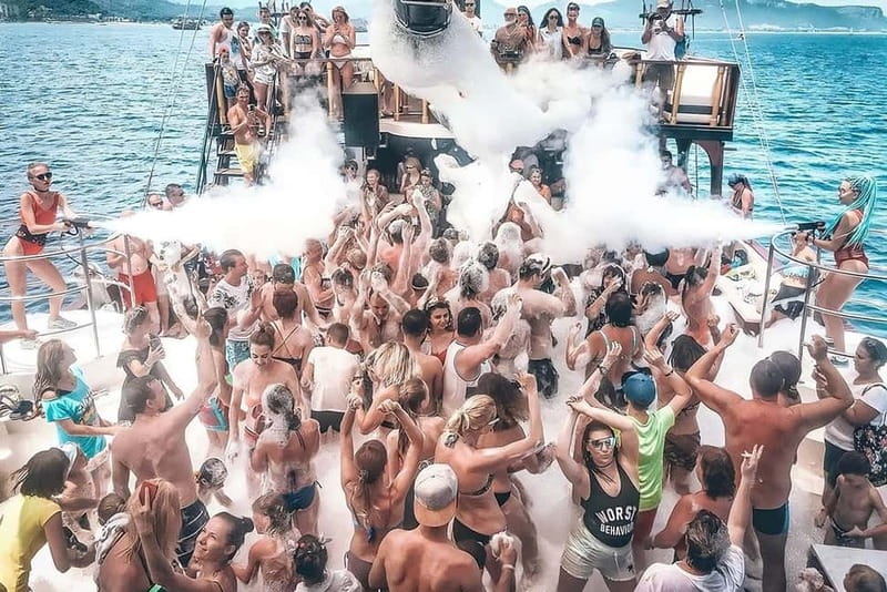 From Antalya/Kemer: All-Inclusive Party Boat with Lunch - Setting sail from Kemer Marina