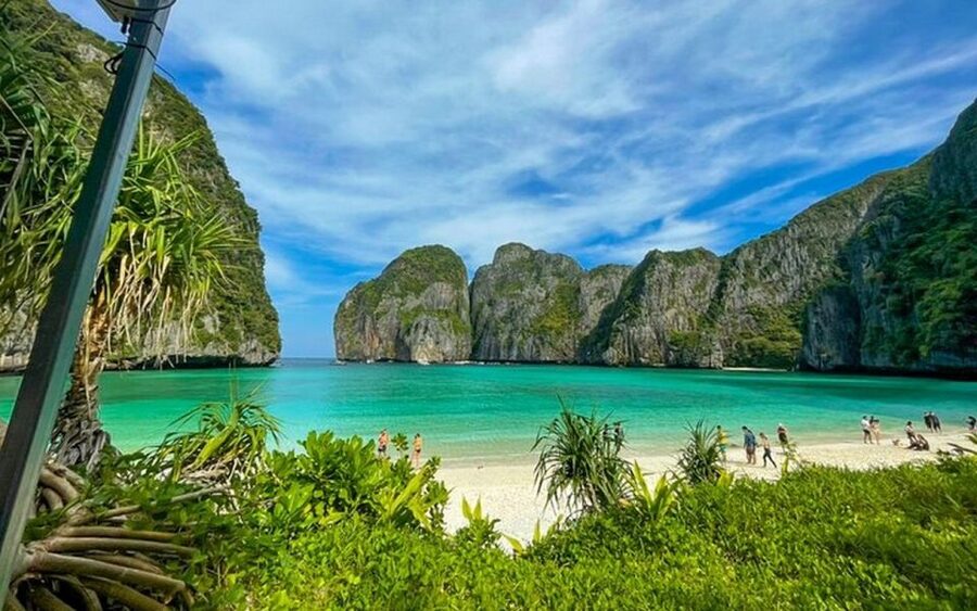 From Ao Nang: Phi Phi Islands Day Tour by Boat with Lunch - The guide and crew make a busy day easier