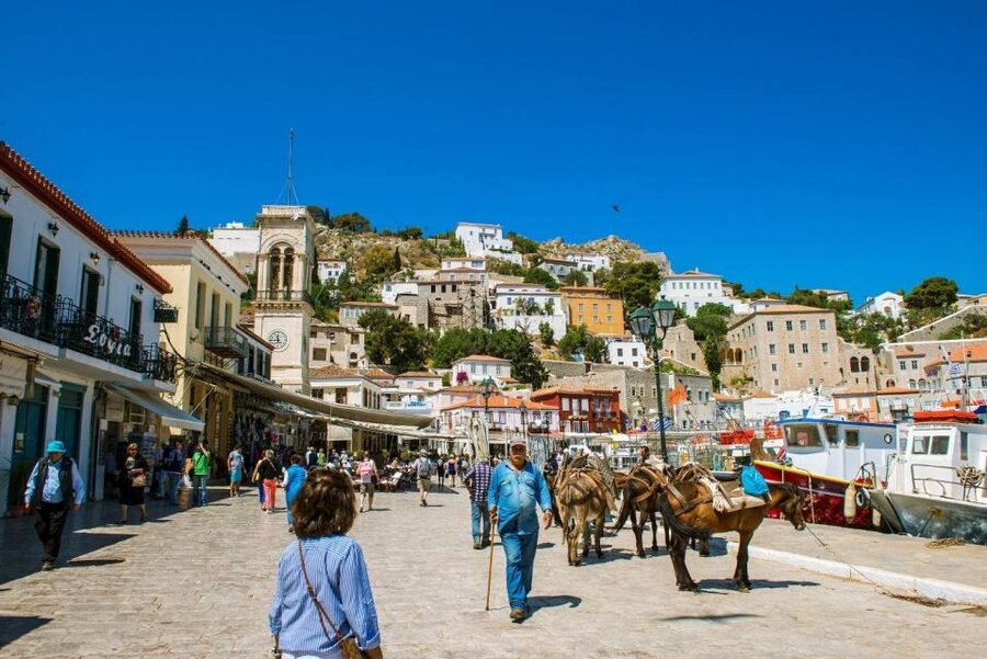 From Athens: Day Cruise to Hydra, Poros & Aegina with Lunch - Poros: a quick stop with a romantic waterfront