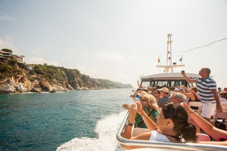 From Barcelona: Costa Brava Day Tour with Boat Trip - The day at a glance