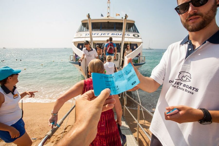 From Barcelona: Costa Brava Day Tour with Boat Trip - The guide makes a real difference