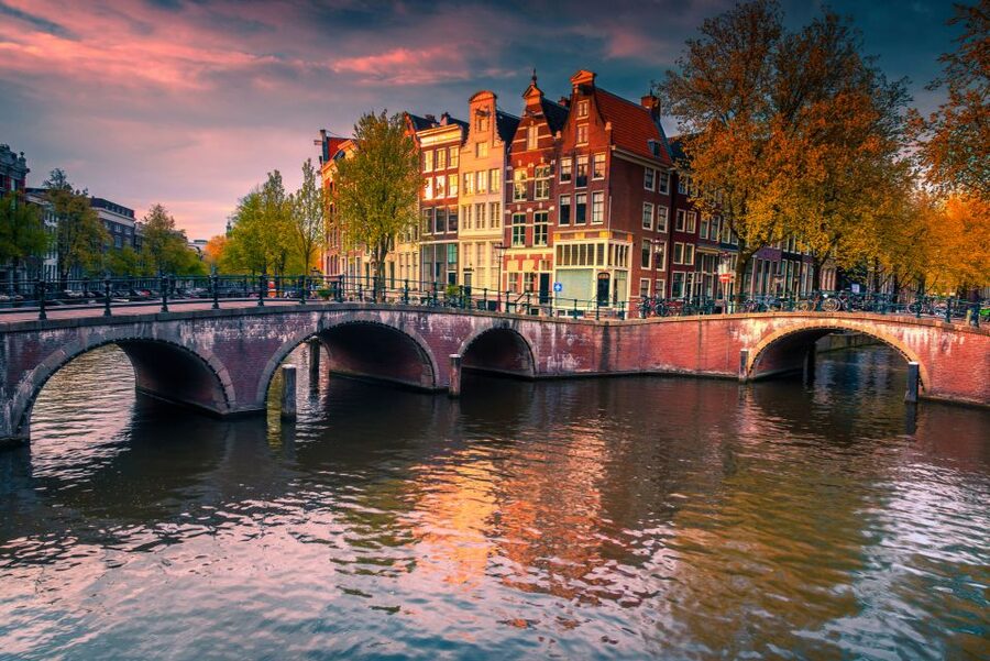 From Brussels: Day Trip to Amsterdam with Canal Boat Cruise - Seeing Amsterdam from the canals