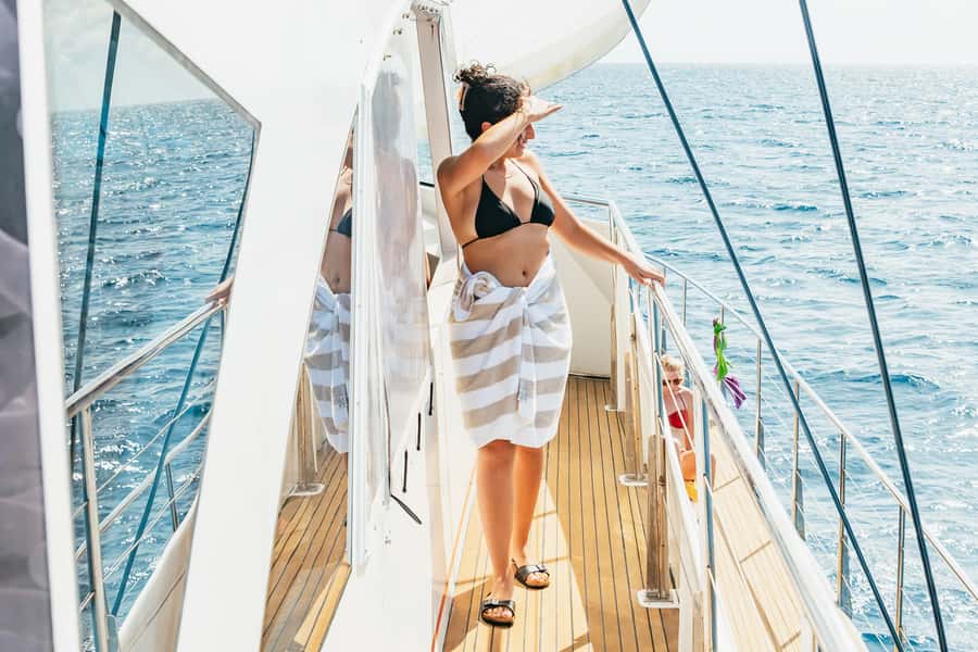 From Cairns: Great Barrier Reef Cruise by Premium Catamaran - Scuba options and medical rules