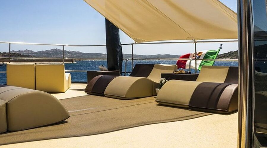 From Cannigione: La Maddalena Archipelago Boat Trip - La Maddalena town: one hour on land