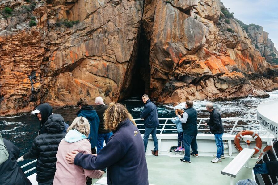 From Coles Bay: Wineglass Bay Cruise with Lunch - Weather, sea conditions, and what to bring