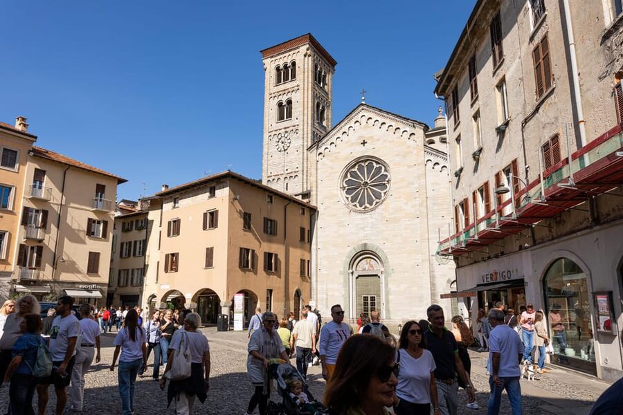 From Como: Bellagio, Como & Lugano Day Tour with Lake Cruise - Bellagio: the busiest hour of the day