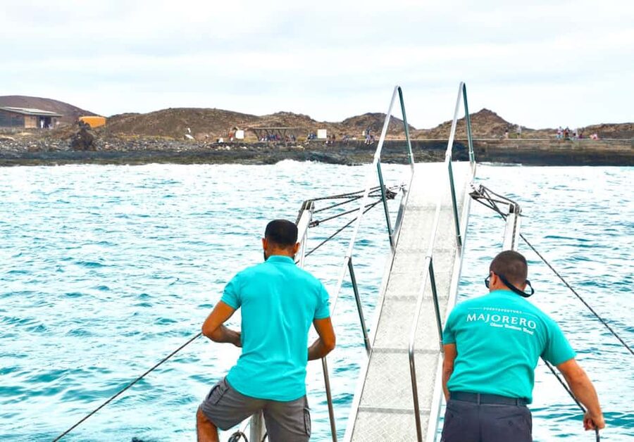 From Corralejo: Lobos Island Boat and Snorkel Activity - Twenty-five minutes of snorkeling