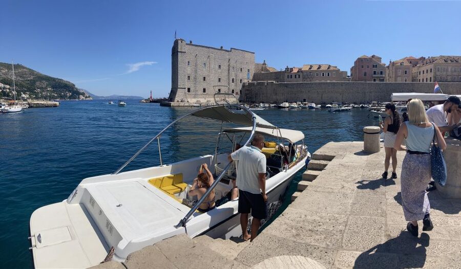 From Dubrovnik/Cavtat: Blue Cave, Sunj Beach Speed Boat Tour - Ten minutes later: the Three Green Caves