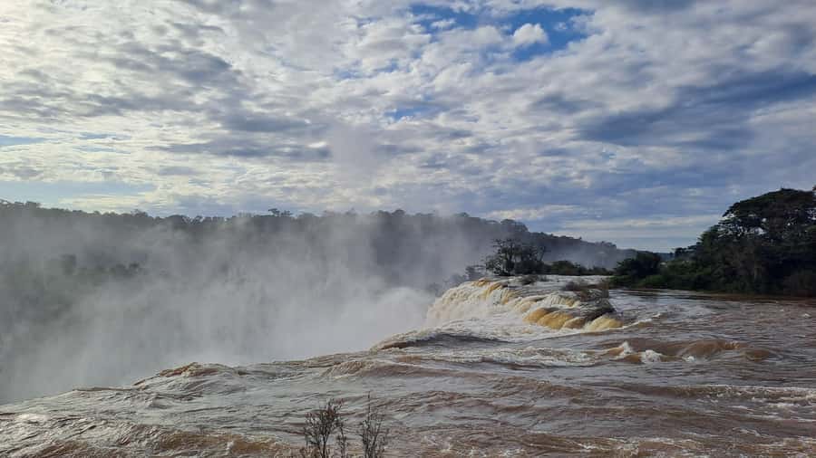 From Foz do Iguaçu: Iguazú Falls Boat Ride Argentina - Lunch and the rhythm of the day