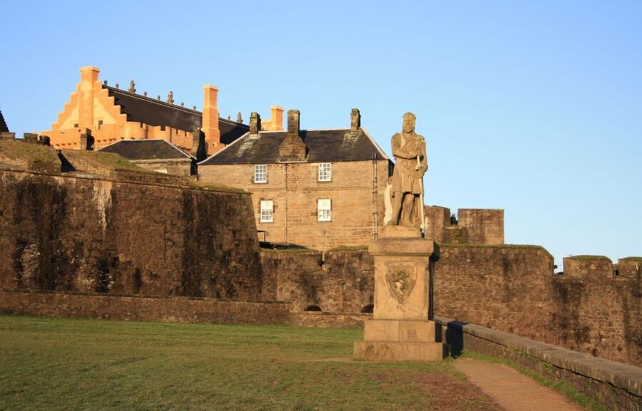 From Glasgow: Stirling Castle & Loch Lomond Tour with Cruise - Leaving Glasgow for Stirling