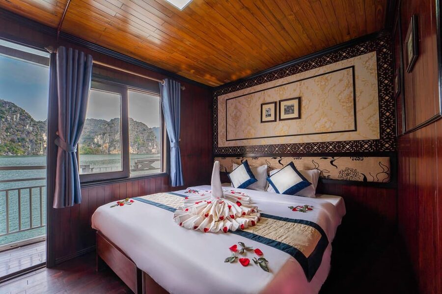 From Hanoi: 2-Day Ha Long Bay Boat Tour - Titop Island: viewpoint, beach, and crowds