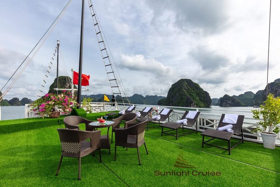 From Hanoi: 2-Day Ha Long Bay Boat Tour - Day two: Luon Cave by kayak or bamboo boat