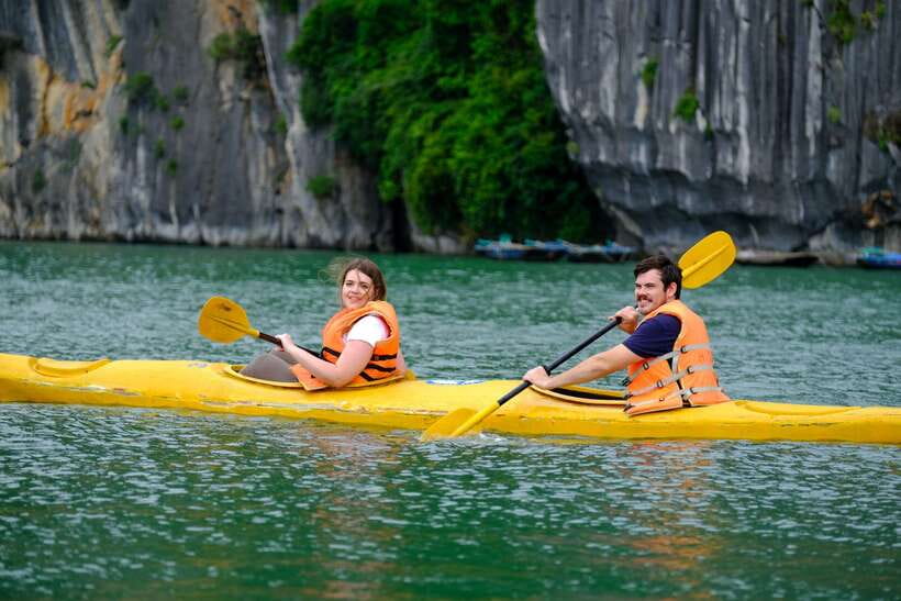 From Hanoi: 2-Day Halong Sapphire Cruise with Balcony Cabin - Dinner and a night in the bay