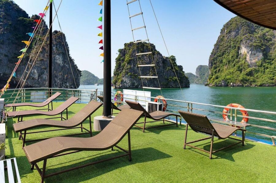 From Hanoi: Halong Bay Deluxe Cruise Day Trip - Surprise Cave and the cost of the stairs