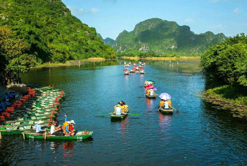 From Hanoi: Tam Coc Boat Trip and Hoa Lu & Mua Cave Tour - What the $43 price really includes