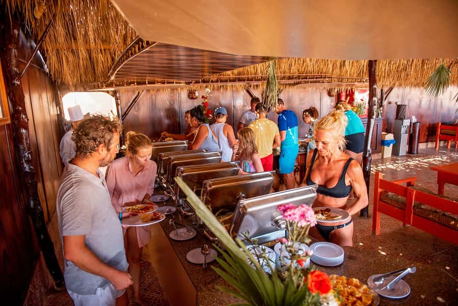 From Hurghada: Paradise Island Snorkeling Cruise with Lunch - Who should book this excursion?