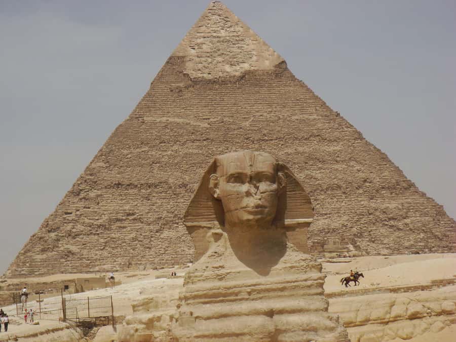 From Hurghada: Pyramids and Egyptian Museum Tour & Boat Ride - The Hurghada pickup and the long road to Cairo