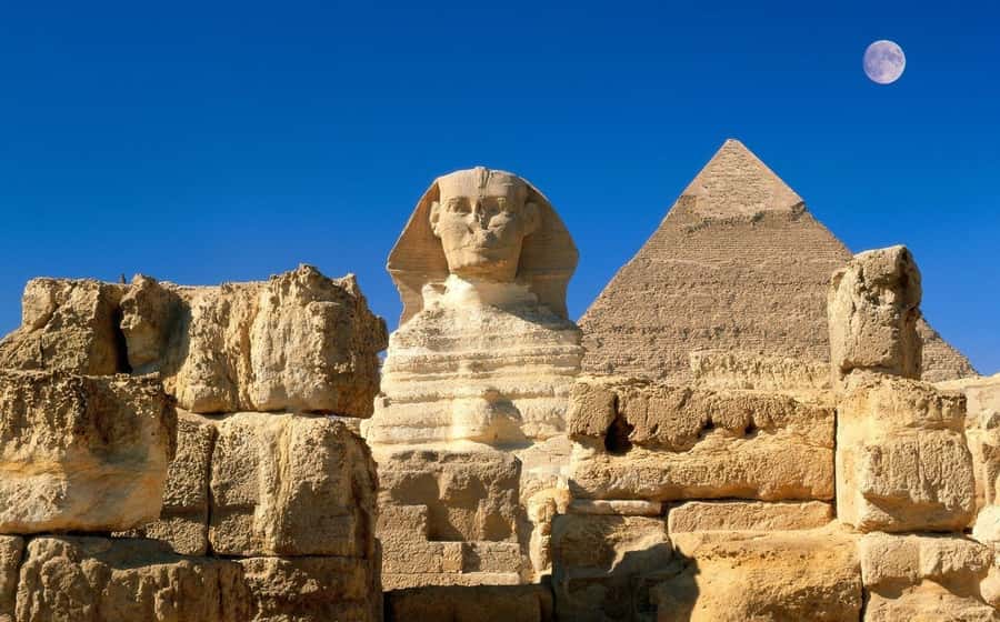 From Hurghada: Pyramids and Egyptian Museum Tour & Boat Ride - Tahrir Square and the Egyptian Museum