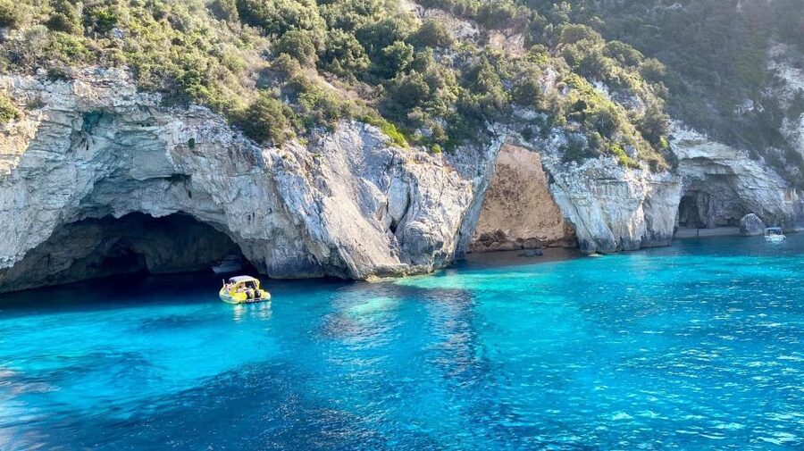 From Lefkimmi: Paxos, Antipaxos & Blue Caves Speedboat Tour - Two hours in Gaios, Paxos