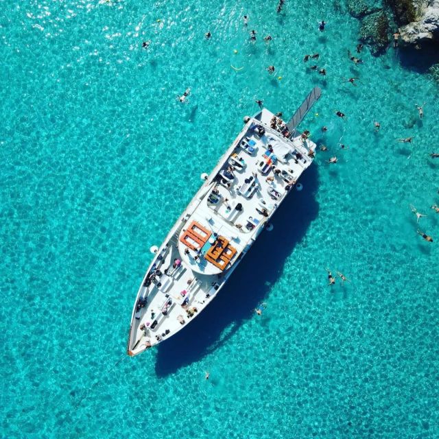 From Lefkimmi: Paxos, Antipaxos & Blue Caves Speedboat Tour - The boat, crew, and atmosphere