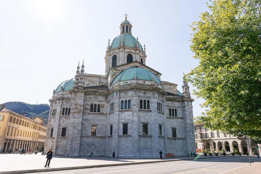 From Milan: Como & Bellagio Day Tour & Scenic Lake Cruise - The cruise toward Lake Como’s central scenery