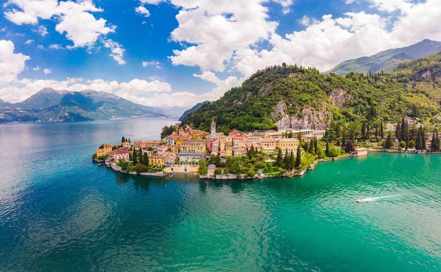 From Milan: Como, Lugano and Bellagio Exclusive Boat Cruise - Como: a short first look at the lake city