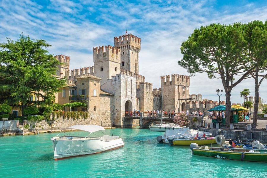 From Milan: Verona, Sirmione and Lake Garda with Boat Cruise - What the guides add to the day