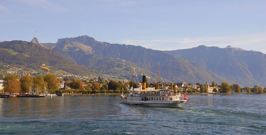 From Montreux: 2-Hour Riviera Cruise - Food, drinks, and the onboard atmosphere