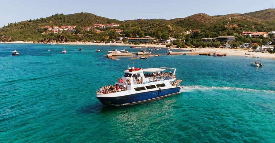 From Ouranoupolis: Cruise to Mount Athos Monasteries - The first hour: leaving the port and finding your view