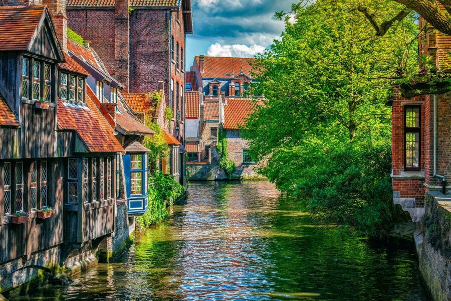 From Paris: Day Trip to Bruges with Optional Seasonal Cruise - Why Bruges makes a good day trip from Paris